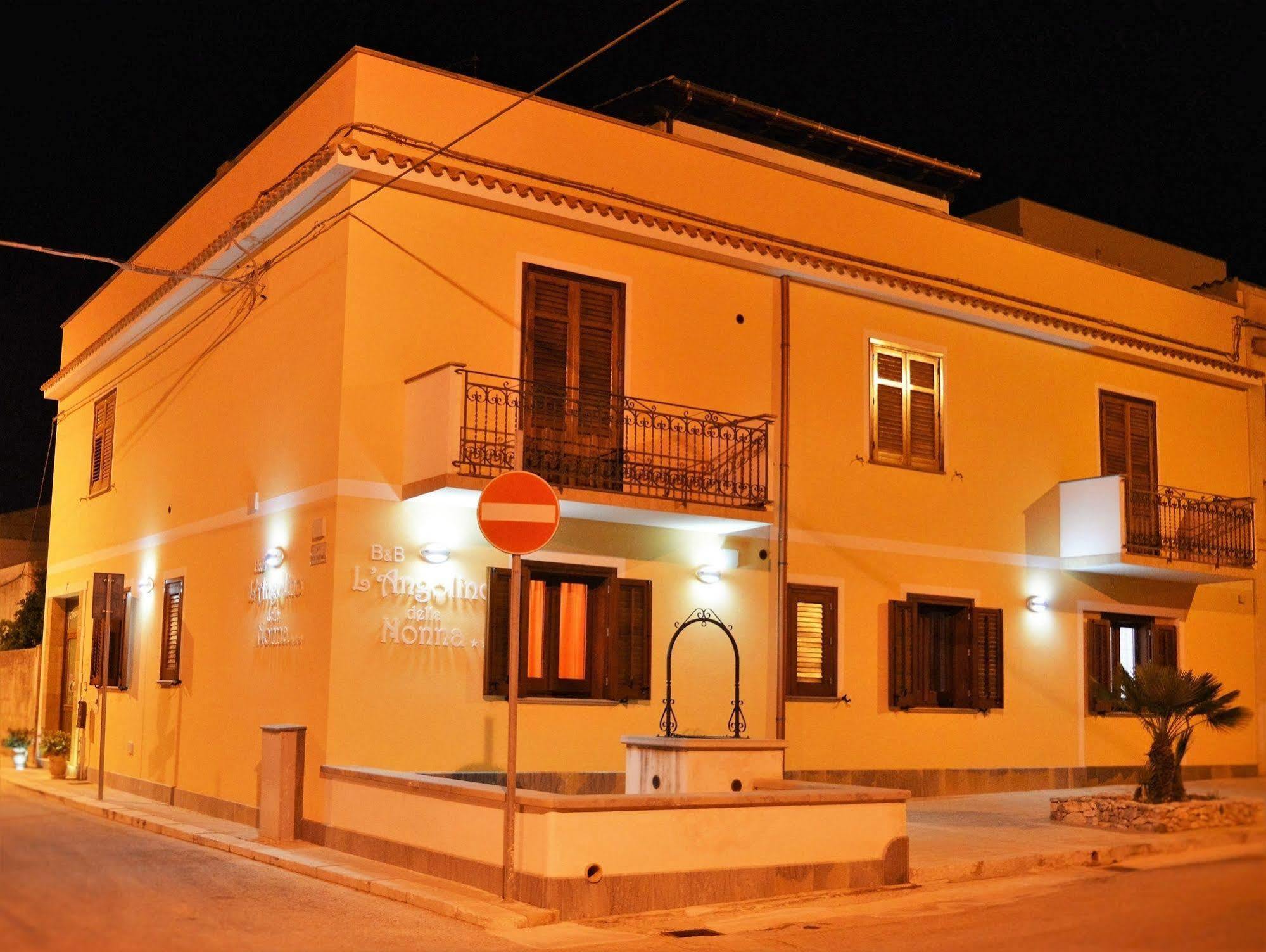 كاستيلوزو B&B L'Angolino Della Nonna المظهر الخارجي الصورة